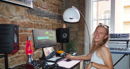 Mixing Engineer, Producer - Niki