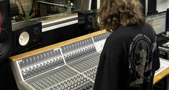 Mixing Engineer, Musician - Noa Legendre