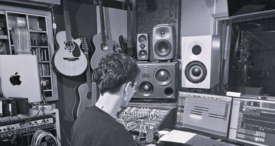 Remote Alt-Rock Mix Engineer - Leo Pearce