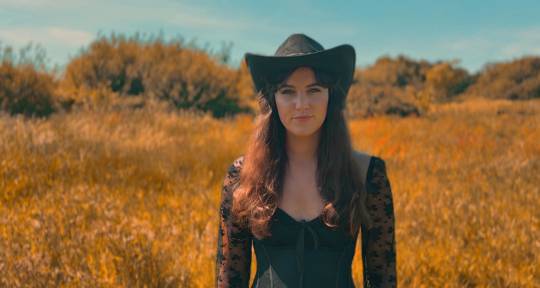 Professional Female Vocalist - Alice Ashe