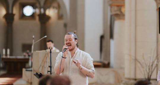 Male Vocalist,Singer-Songwrite - Max