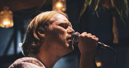 Singer, Songwriter & Topliner - Ollie Michaels
