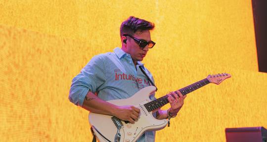 Session Guitarist & Producer - Dani Reuvers