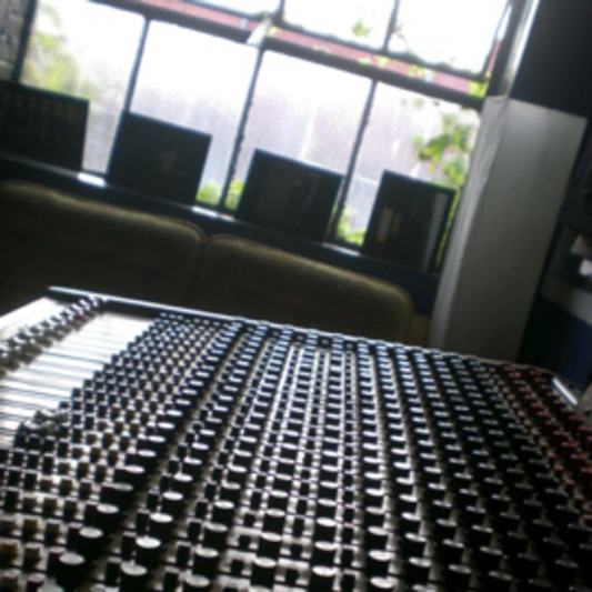 SIDE TWO STUDIO on SoundBetter