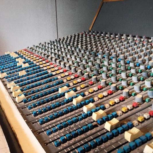 Lewie Hilsdon Producing on SoundBetter