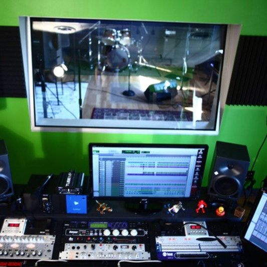 Woodrock Studios on SoundBetter