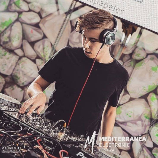 uri v. on SoundBetter