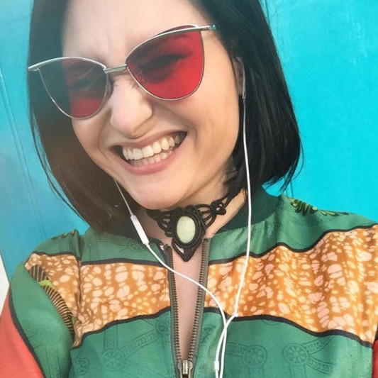 PopMusic Songwriter Sara Lewis on SoundBetter