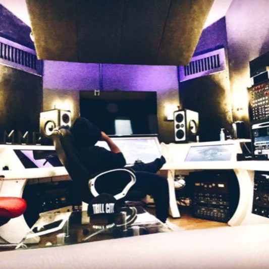 Terrence Esquire Huggins on SoundBetter