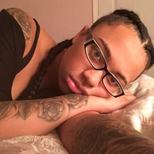 Genoveve Simmons on SoundBetter