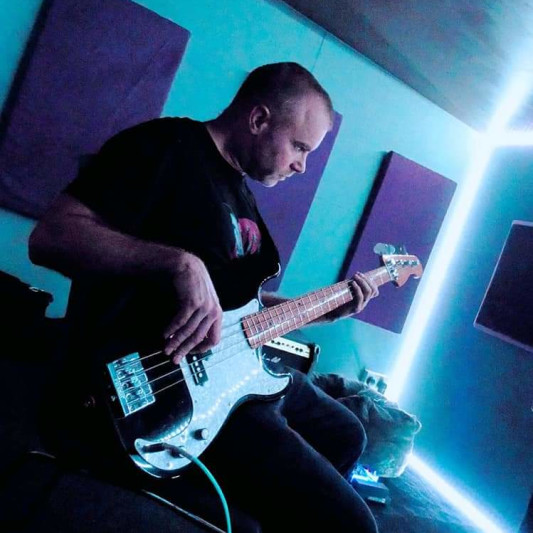Richard Staines - bass player on SoundBetter