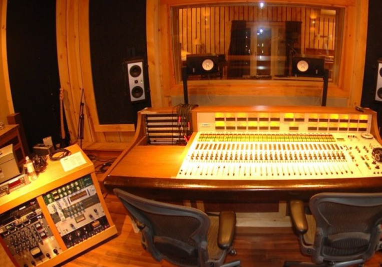 Black Dog Recording Studio on SoundBetter