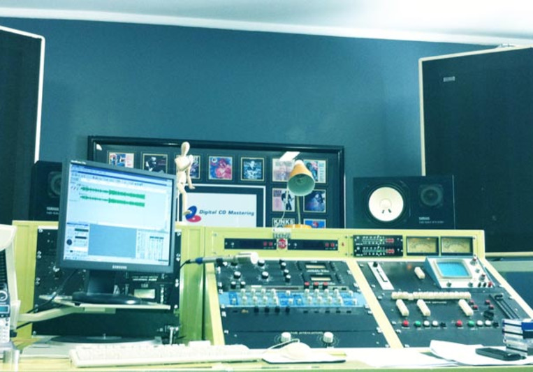 DCDM on SoundBetter