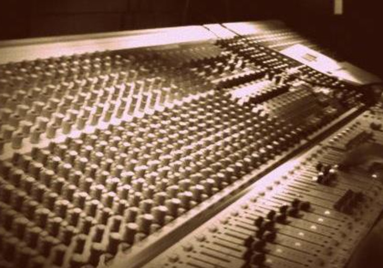 Dom Elias - Live Sound Engineer on SoundBetter