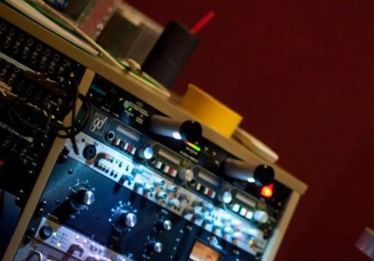 Barefootstudio on SoundBetter