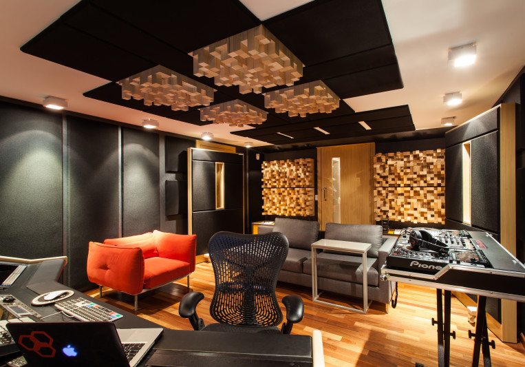 Dado Prisco Studios on SoundBetter