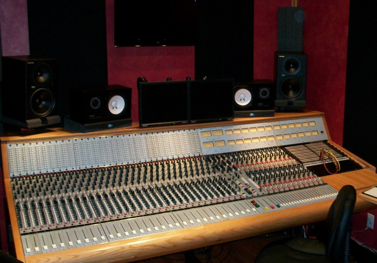 Wolf Den Studios on SoundBetter