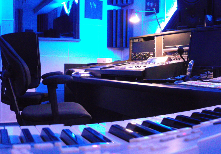 BLUE MOON Tonstudio on SoundBetter