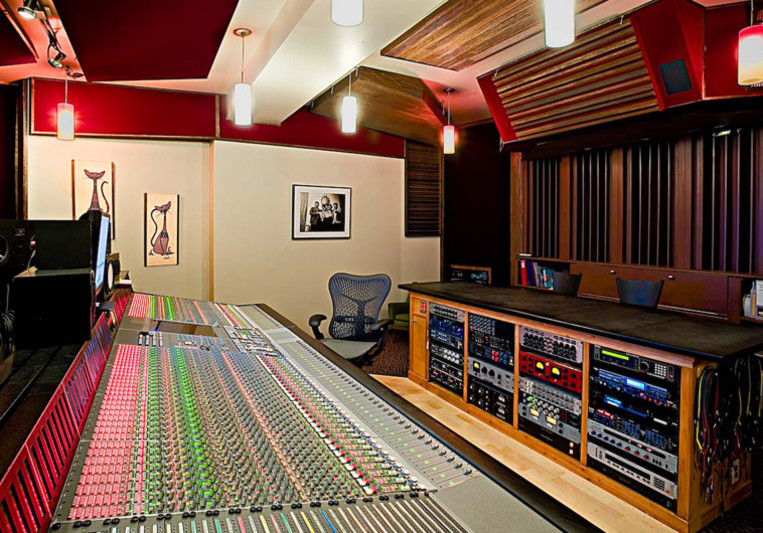 Electrokitty Sound Studio on SoundBetter