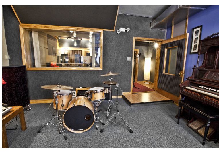 I.V. Lab Studios on SoundBetter