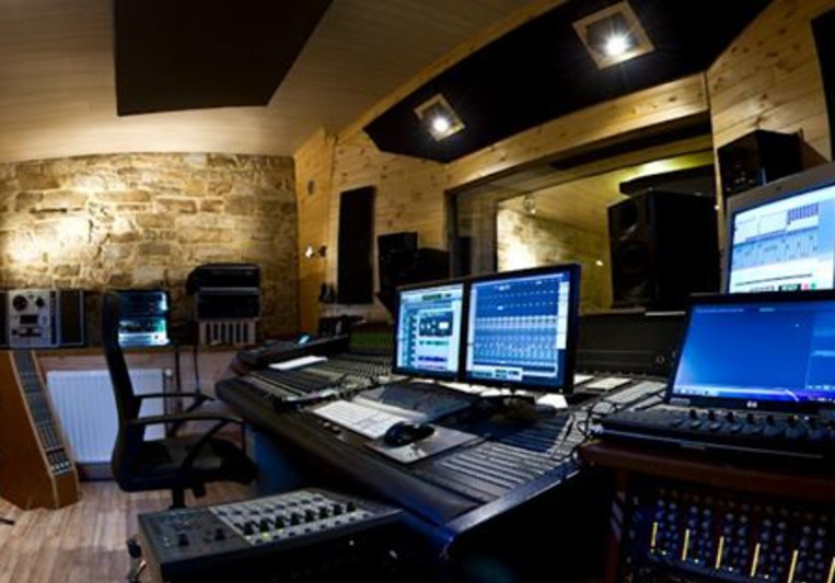 Medi-Art Studio on SoundBetter