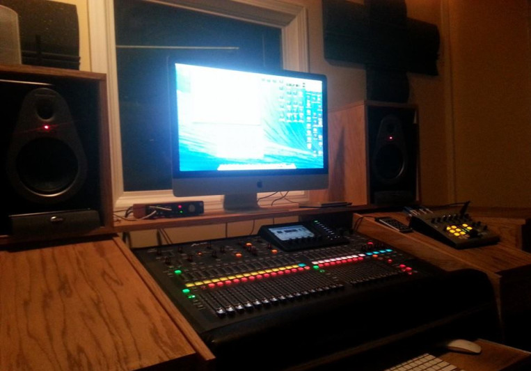 King DJ Meechie, KDM100 Entertainment Studios on SoundBetter