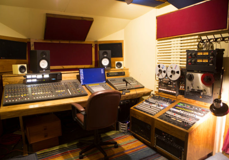 Alta Vista Recording Studio on SoundBetter