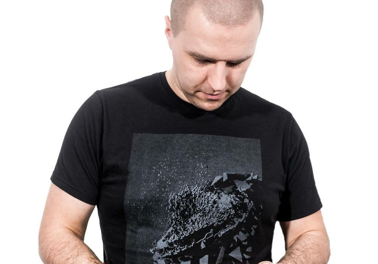 Mikro on SoundBetter