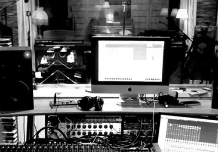 Stringer Soundroom on SoundBetter