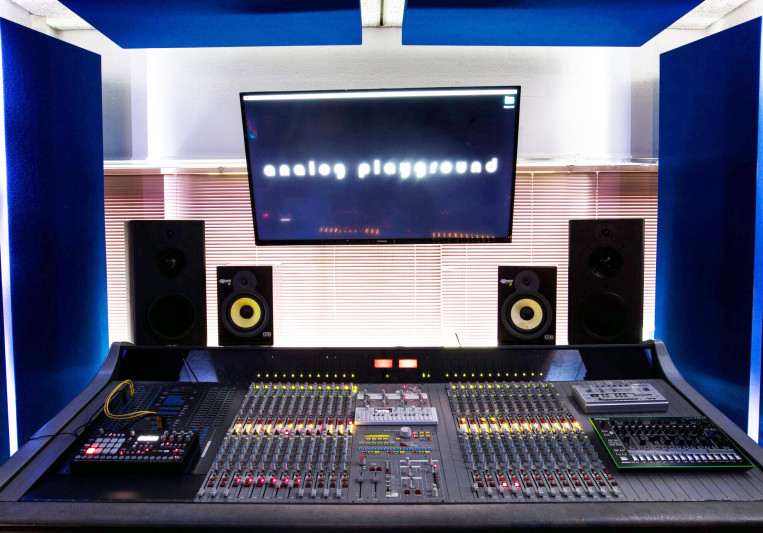 The Analog Playground on SoundBetter