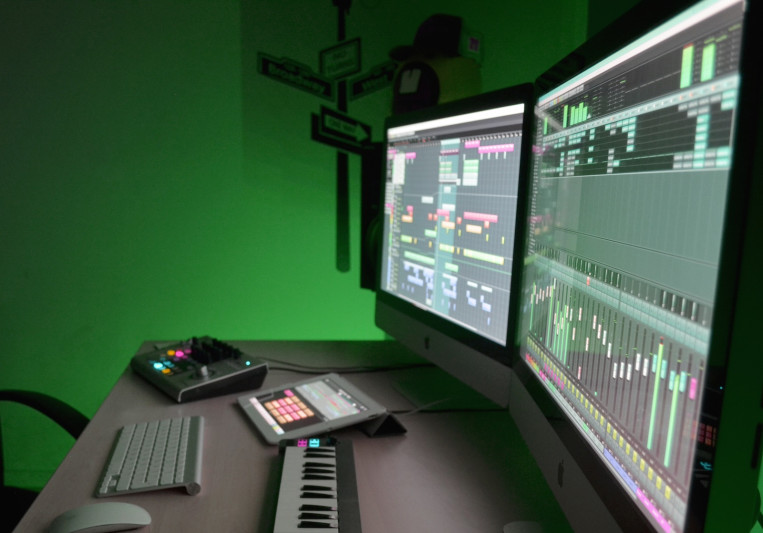 Quantum Light Guardian on SoundBetter