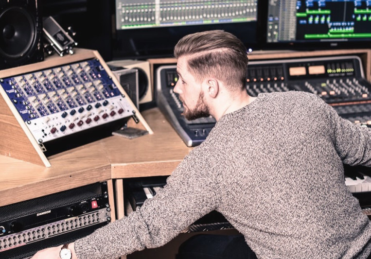 Madman-Music on SoundBetter