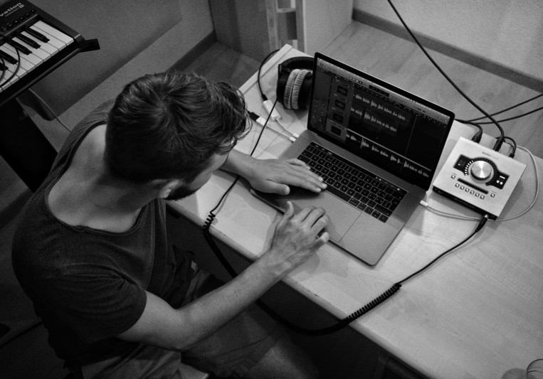 18 Lines on SoundBetter