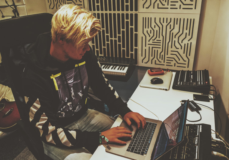 Adam Fröström on SoundBetter