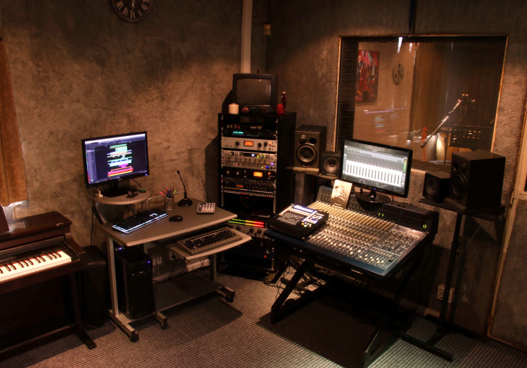 216 pro-studio on SoundBetter