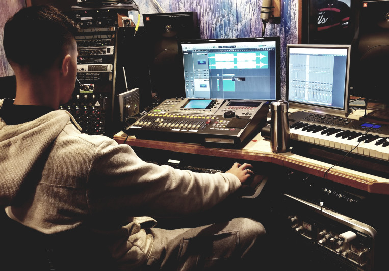Saul Diaz on SoundBetter