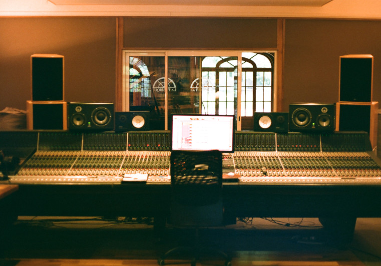 Thomas LeFlore Mixing Studio on SoundBetter