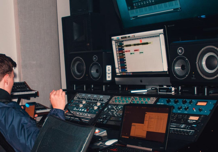 Brougkr on SoundBetter