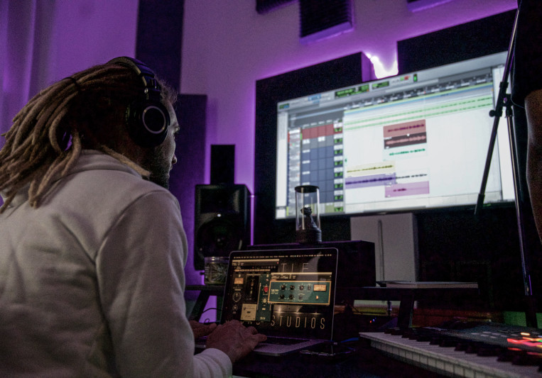 Hustle & Love Sound Studios on SoundBetter