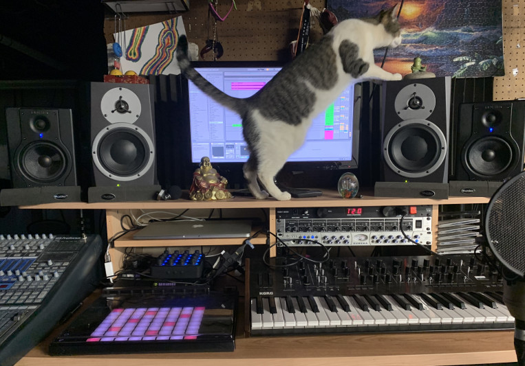 Knobreaks on SoundBetter