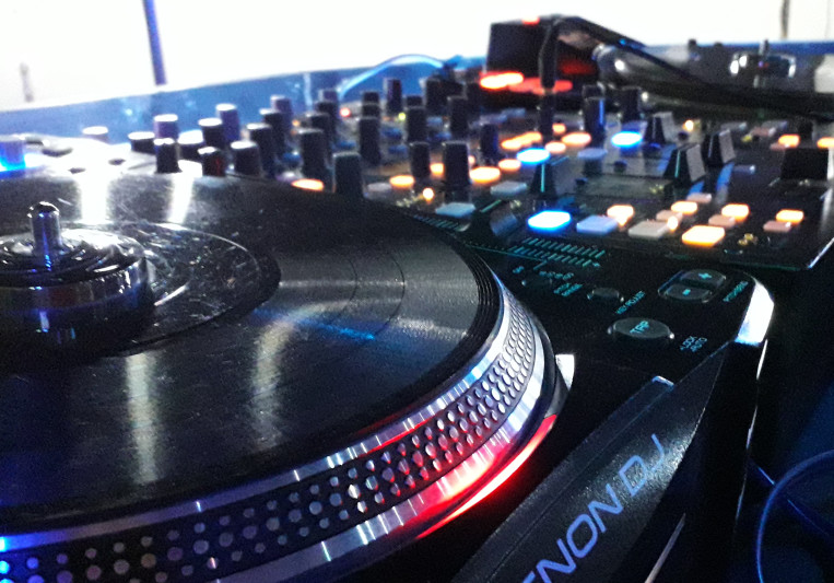 DJ puya on SoundBetter