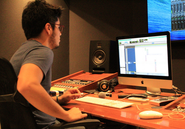 Javii on SoundBetter