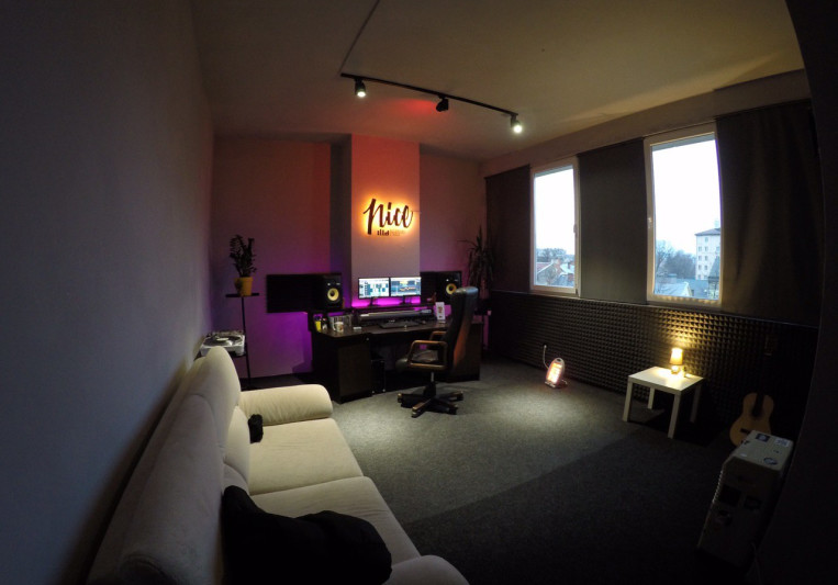 Nice recording studio on SoundBetter