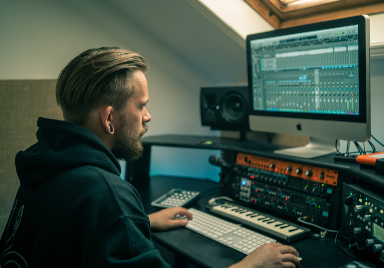 Pavel Daniels on SoundBetter