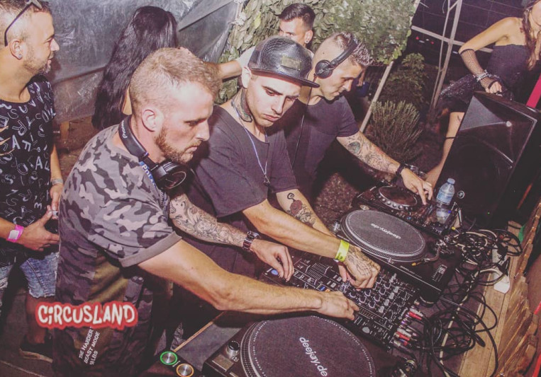 Solander on SoundBetter