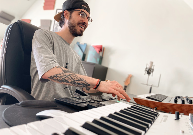 DENIS on SoundBetter