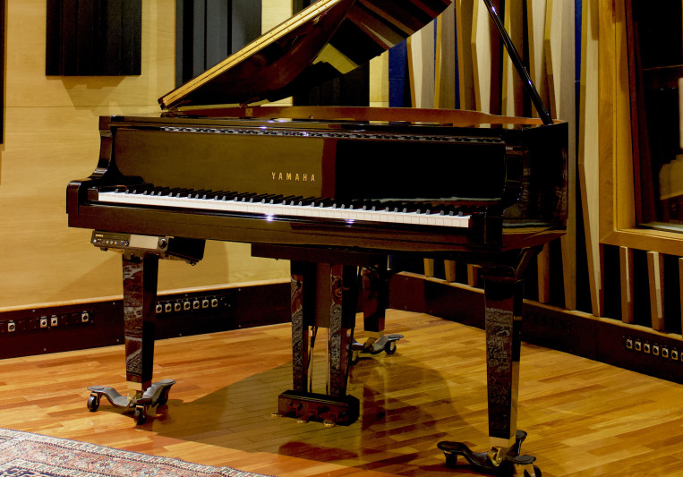 compact-studio on SoundBetter