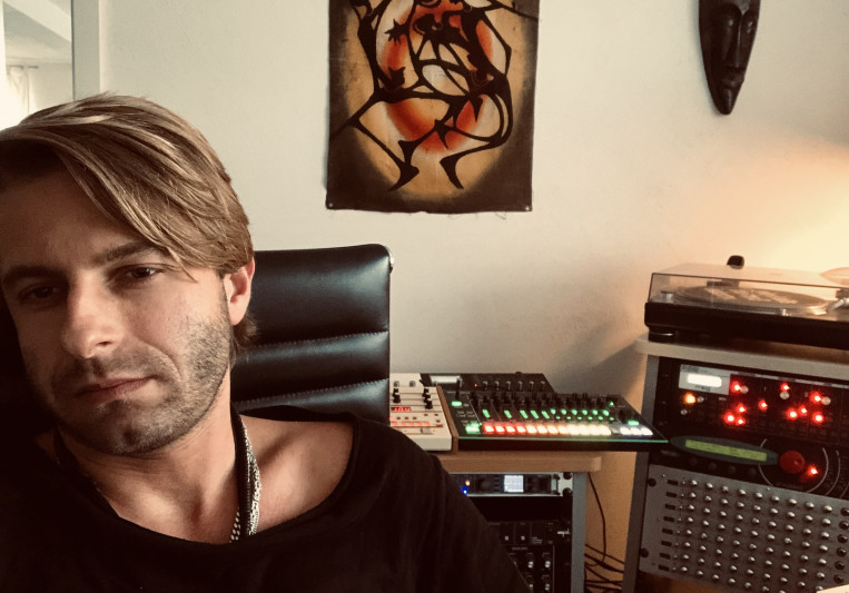 Sascha Dive on SoundBetter
