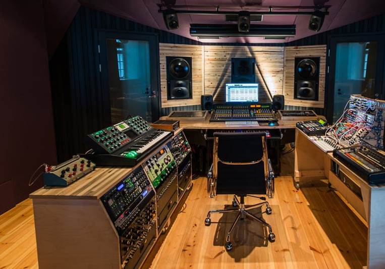 stereo master in recording studio