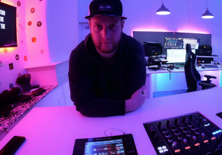 FRNIK on SoundBetter